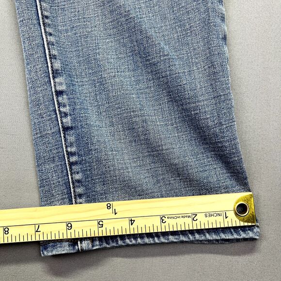 Chico’s Light Wash Blue So Slimming Girlfriend Slim Leg Crop Jeans Size 30"‎ - Picture 6 of 13